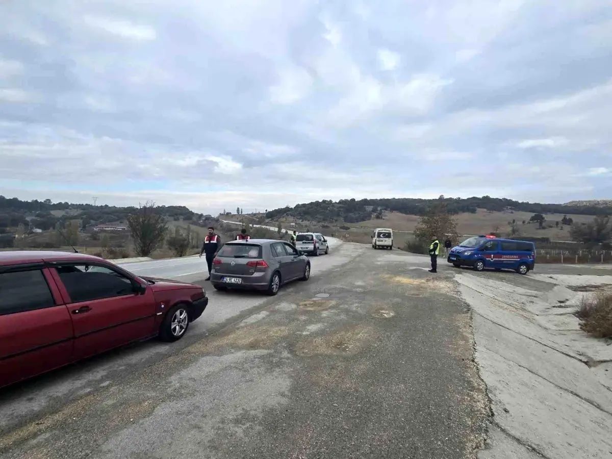 bilecikte jandarma uygulamasi 14 yakalama CHObAcf6.jpg