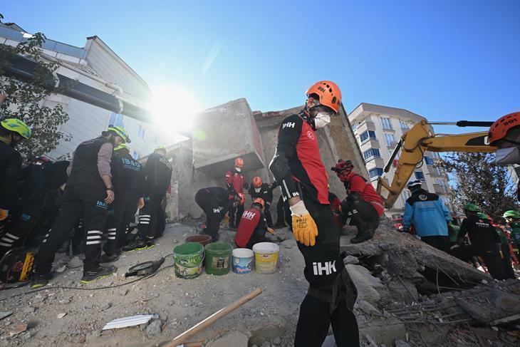 Enkaz çalışmaları