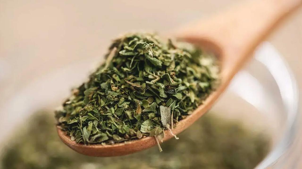 limona ve sarimsaga disli rakip bir bardak icin ve farki aninda gorun 1IFaKc57