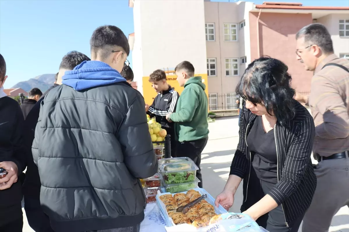 amasyada lise ogrencilerinden filistine destek kermesi QVOda3J9.jpg