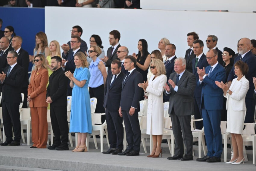 Fransa cumhurbaskani macron gozlugu bastille gununde cikardi i7IWFEUQ